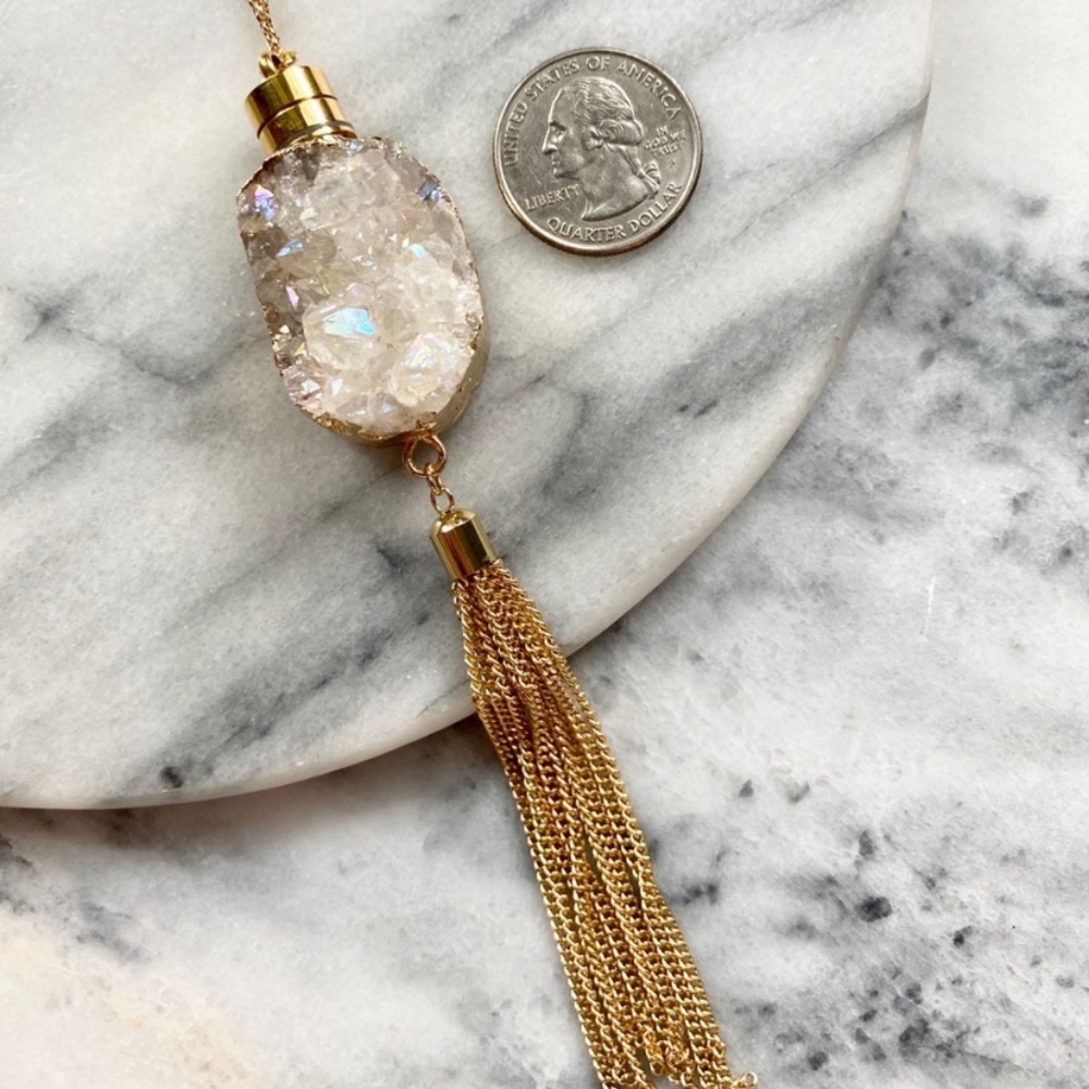 🌺AURORA QUARTZ CRYSTAL STONE BOTTLE PENDANT - Picture 3 of 5